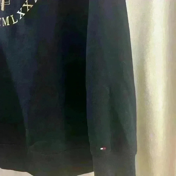 Tommy Hilfiger Metallic NYC Circle Logo Hoodie. Size Medium - Picture 3 of 5